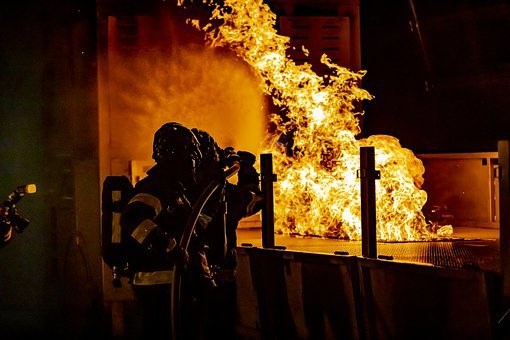 Un chalet s’embrase à Xonrupt : les pompiers luttent pour sauver une habitation